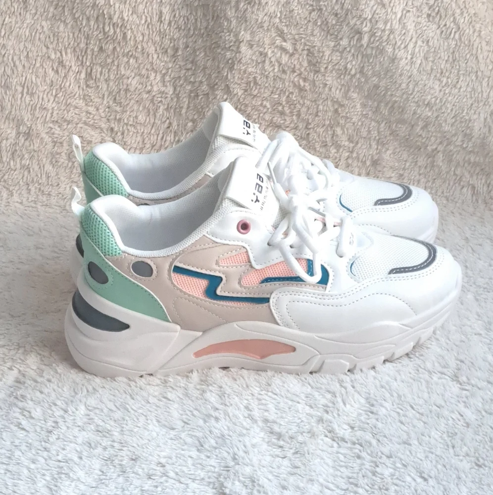 Shein NWT white colorful lace up platform sneakers athletic shoes. Size 40. (8).